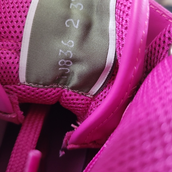 Valentino Garavani Women's Rockstud Sneakers Fuschia 35 - Picture 5 of 6